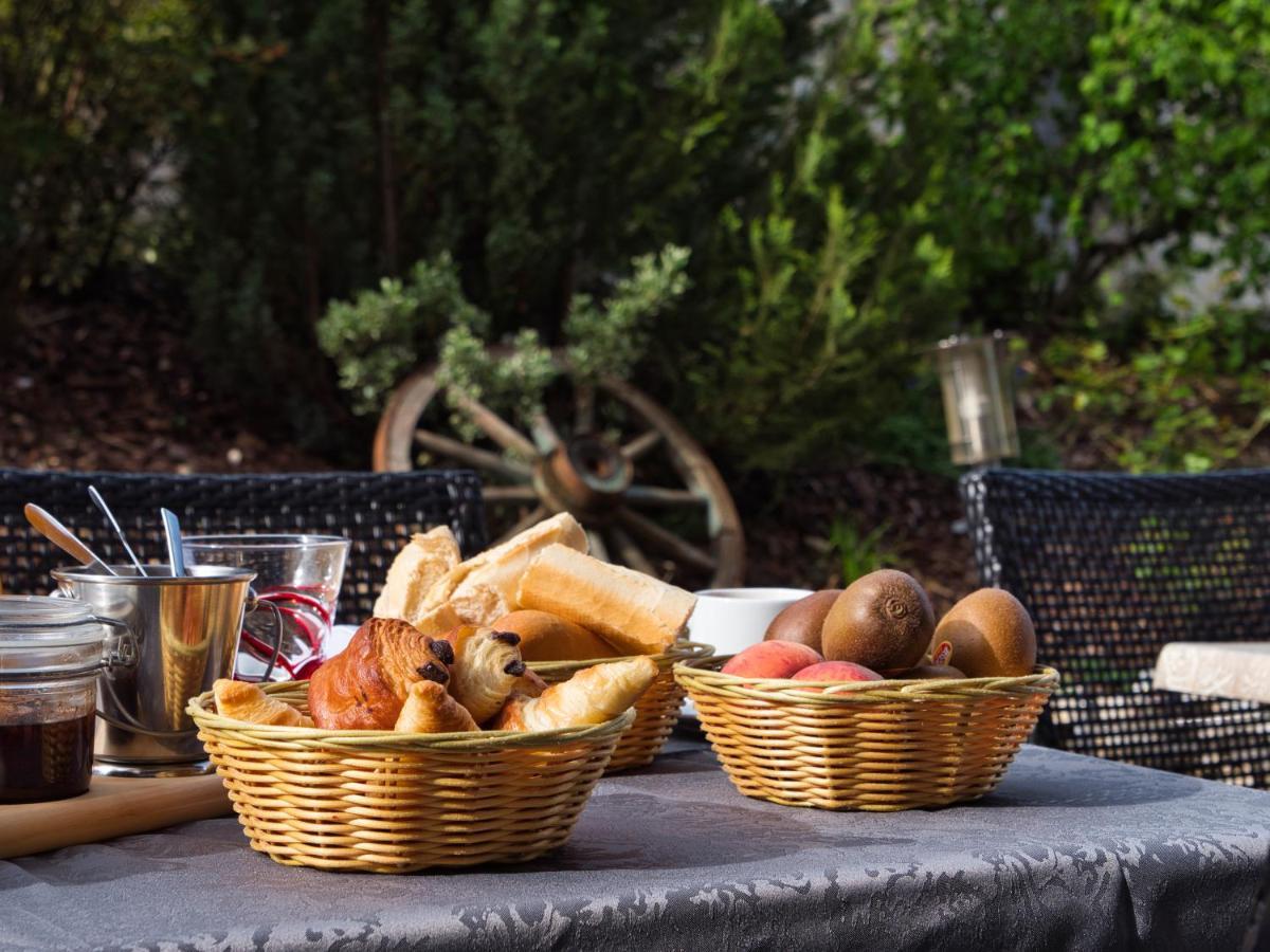 Le Champ Des Lys Hotel